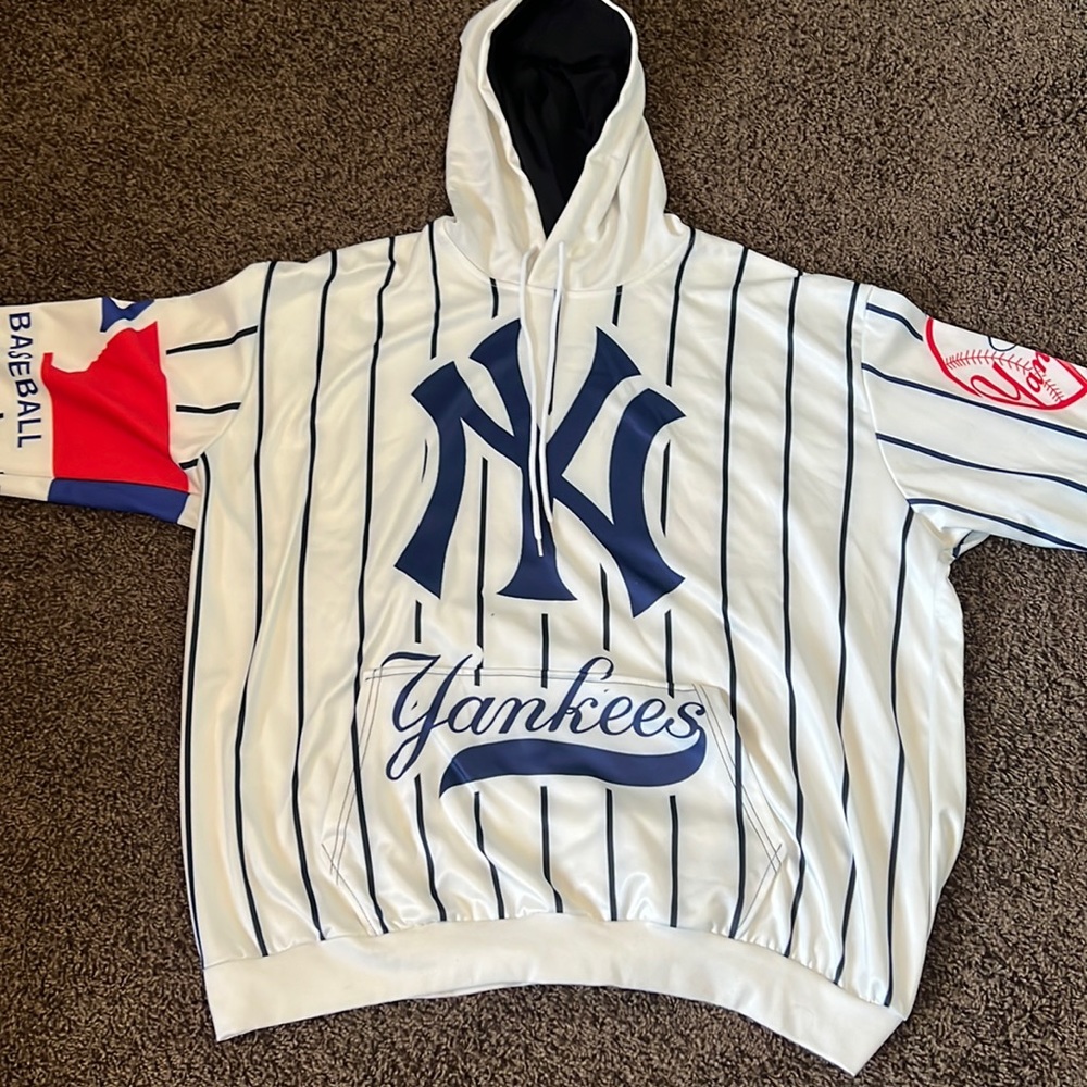 BRAND NEW YANKEES HOODIE